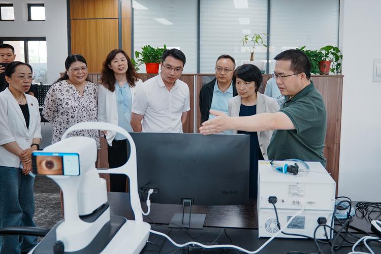 华东师大党委书记梅兵一行赴夏禹集成电路调研 深化校企合作共绘“芯”蓝图